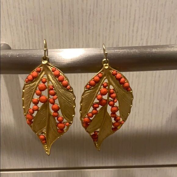 🎉1 hr sale 🎉Elegant earring 🍁 - Picture 1 of 5
